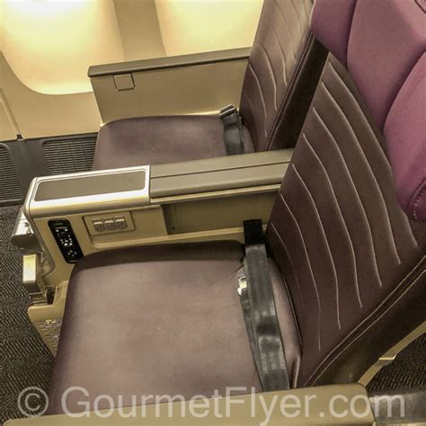 Comprehensive Review of the United Premium Plus Seat.